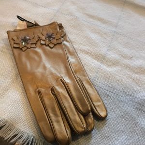 Gorgeous gold leather gloves
